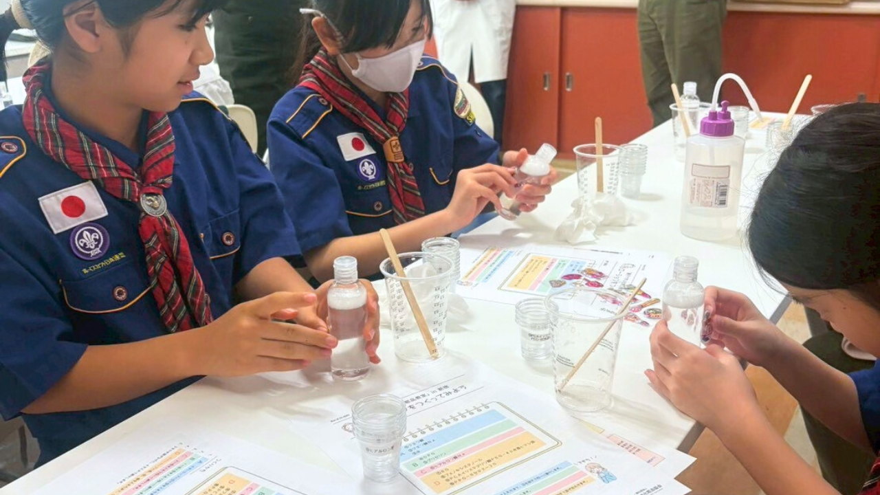 新宿区のボーイスカウトにて「親子で学ぶ化粧品教室」を開催しました